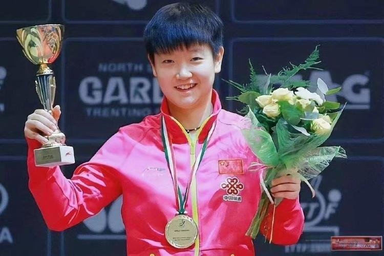 国乒女团进半决赛孙颖莎3比2金娜英在2026年伦敦世乒赛团体赛中，孙颖莎与韩国选
