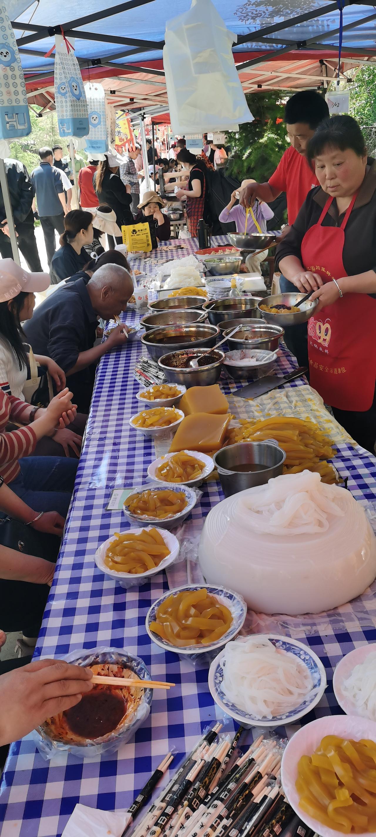 到渭南最不能错过的一道美食是什么天热了，渭南凉粉是渭南人的最爱。