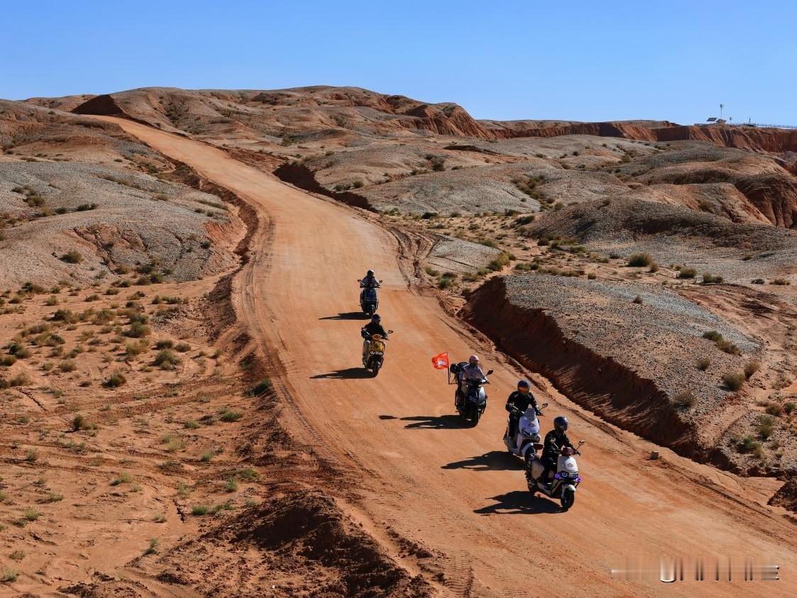 这不是电动车能不能开长途的问题，而是在春节这个特殊节点，开电动车长途跋涉的风险被