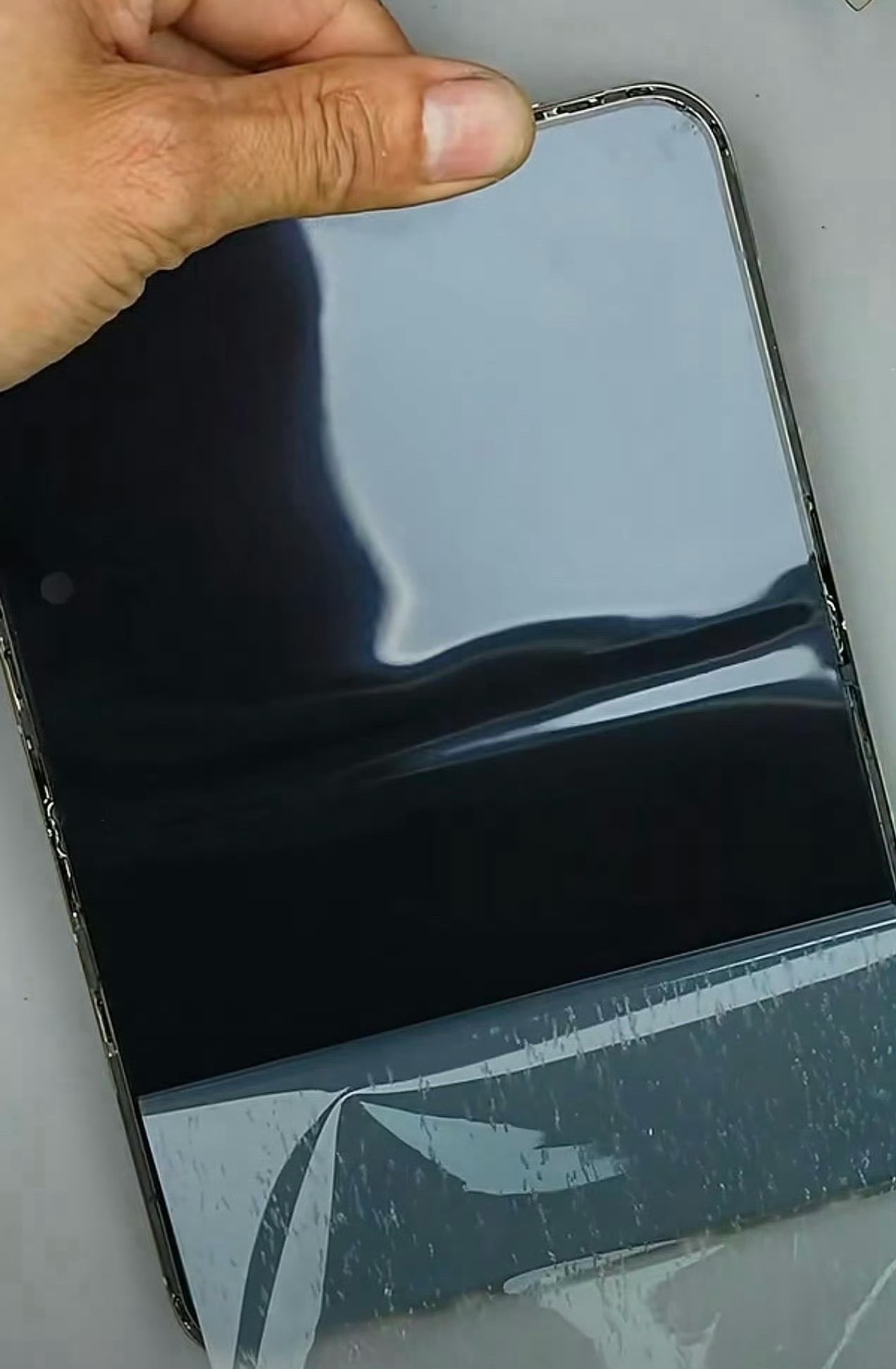 胖东来iPhoneDuo供求关系要落实到实处须有接盘侠，你不接，他不接，难道让我