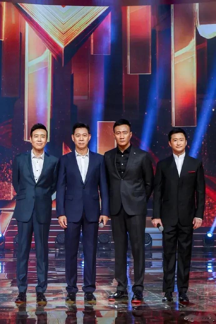 这四个我一个都不迷恋，但真心喜欢他们演的剧，每个人都不错，不分伯仲。偏爱应该是左