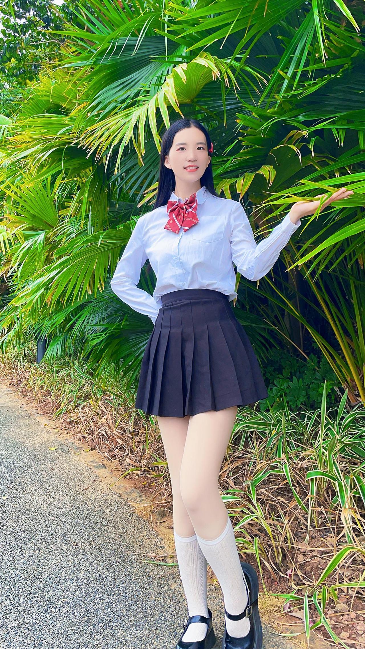 有时恋爱就像喝一杯果汁，不需要了解它的成份，只要享受它带来的乐趣就好
美女 御姐