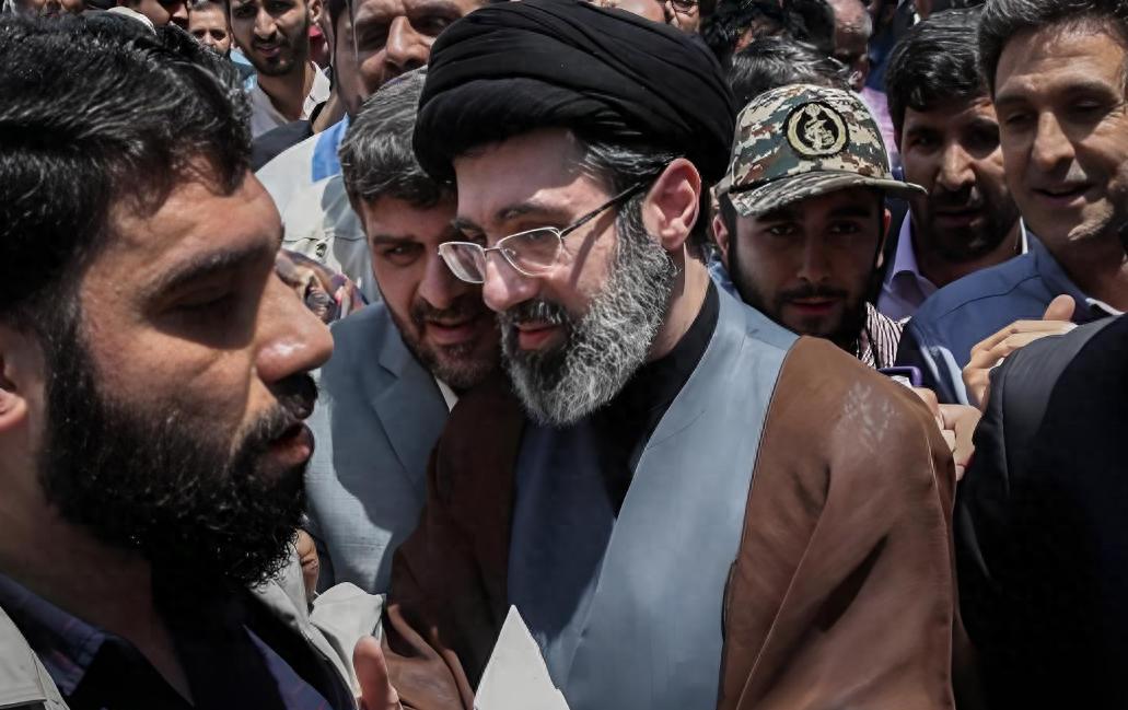 伊朗完成权力更迭，穆杰塔巴子承父业，十万革命卫队力挺，特朗普担心的事还是发生了