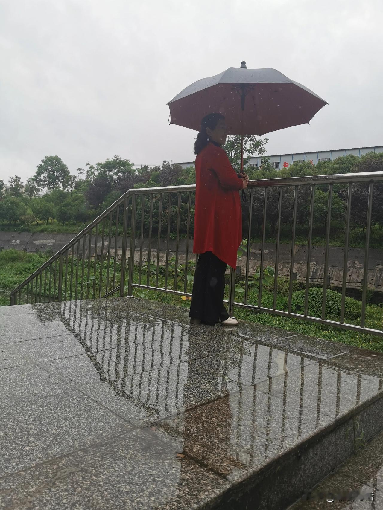 #清风徐徐最宜人，你出上联#细雨绵绵好静心。