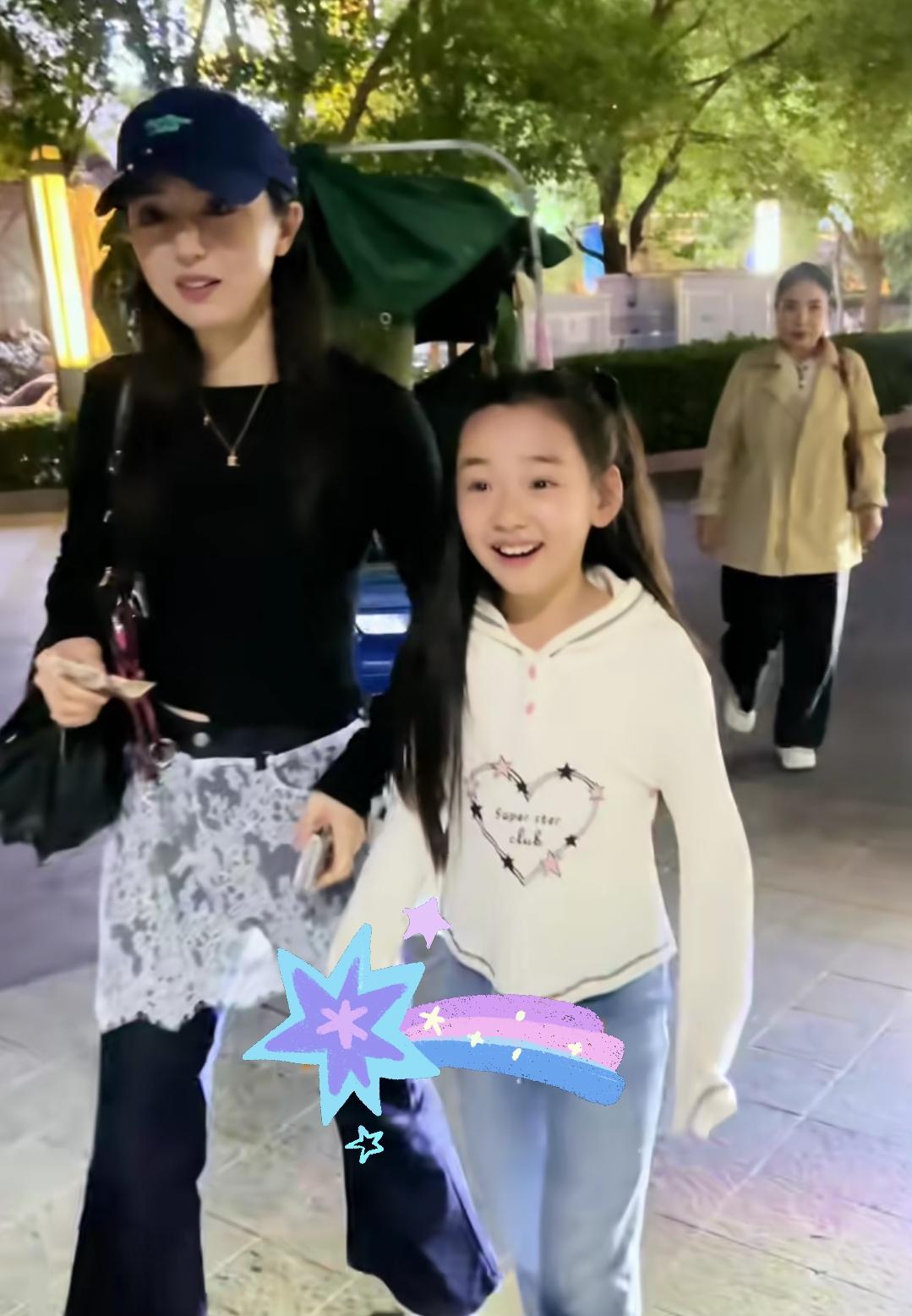 9岁小酒窝，真的是老天赏饭吃的那种。

小小年纪，便集美貌才艺于一身。而且又积累