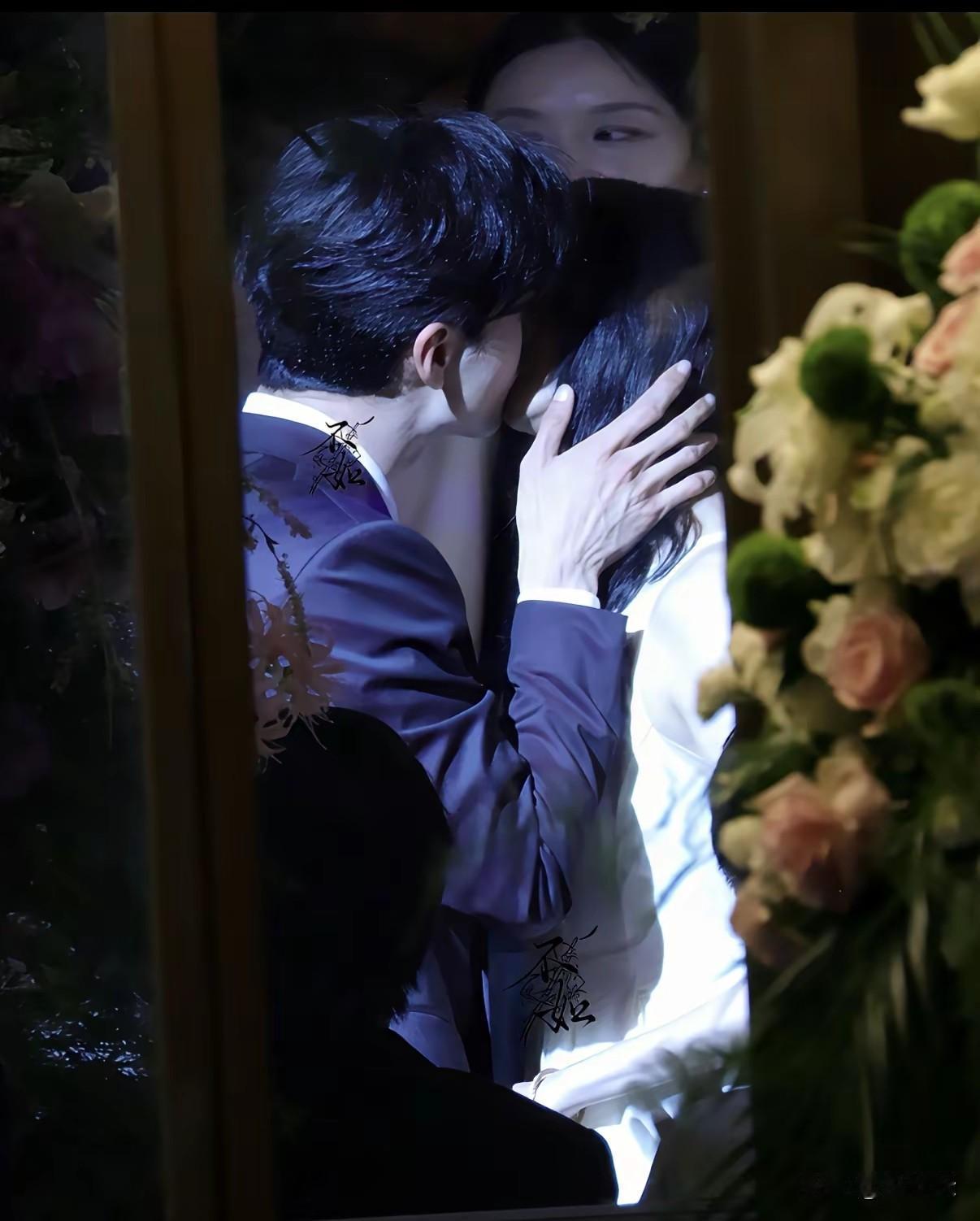 好不习惯，“国民闺女”都开始恋爱了，
“关晓彤&陈星旭求婚亲吻”[捂脸][捂脸]