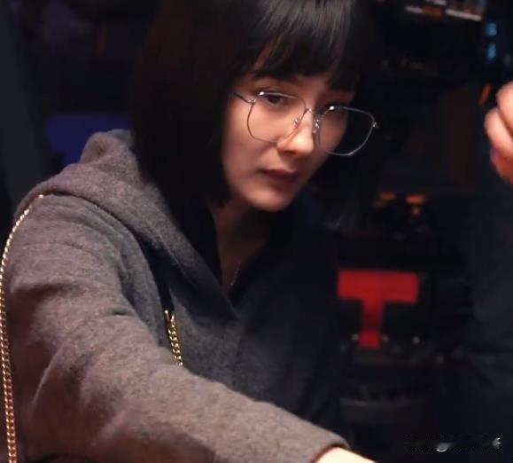 电影圈也有自己的“七天无理由退货”？
杨幂一番电影《没有一顿火锅解决不了的事》票