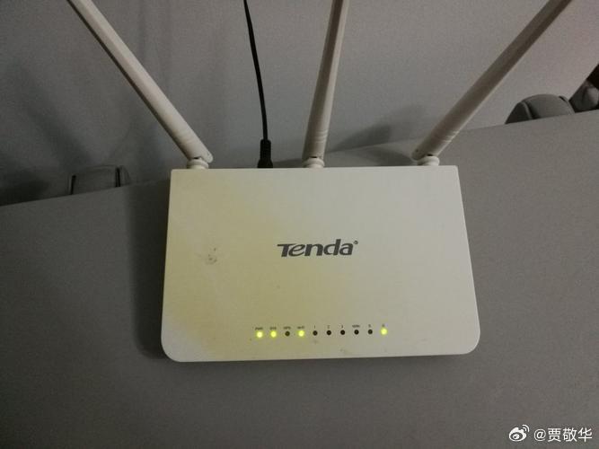 刚才回老家，邻居说他家宽带非常慢，而且有时掉线，找了运营商的安装师傅排查没找到毛
