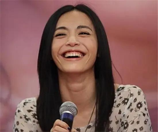姚晨去年支持催丽丽，今年又支持赵箫泓，每次都是冲在风口浪尖上。