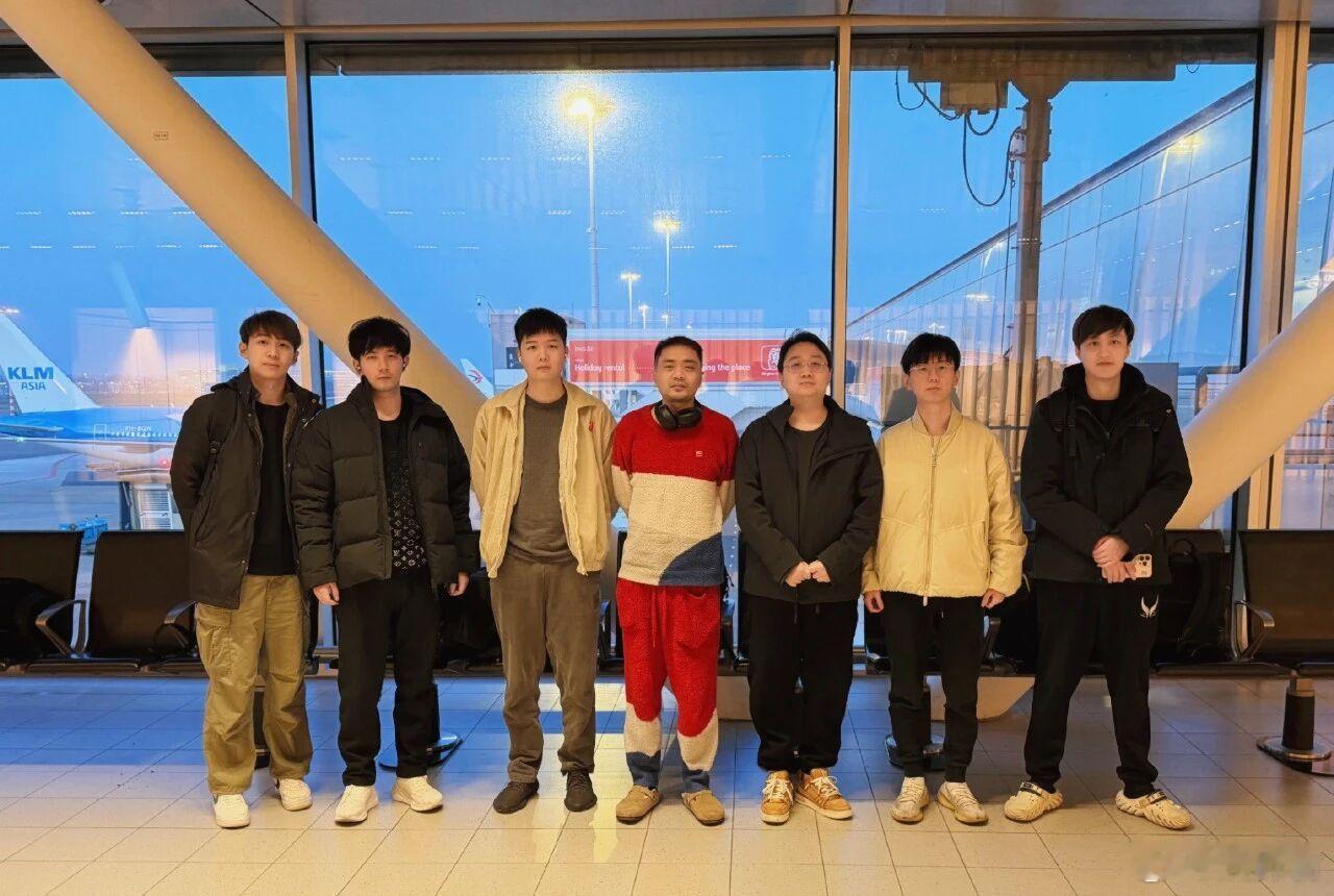 XG启程前往欧洲参加Blast的比赛，这次XG出国将会在国外待一个多月，这个新年