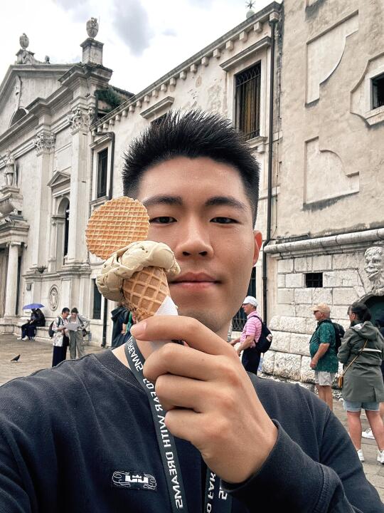 在威尼斯吃一口gelato
