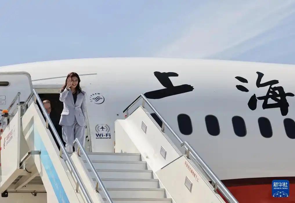 新华社上海4月7日电：应中共中央邀请，中国国民党主席郑丽文率中国国民党访问团于4