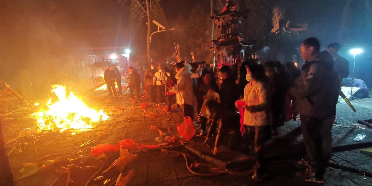 临沂近郊雹神庙，香火旺盛啊！你们去过吗？
    小时候，这里就是栗子园，一片沙