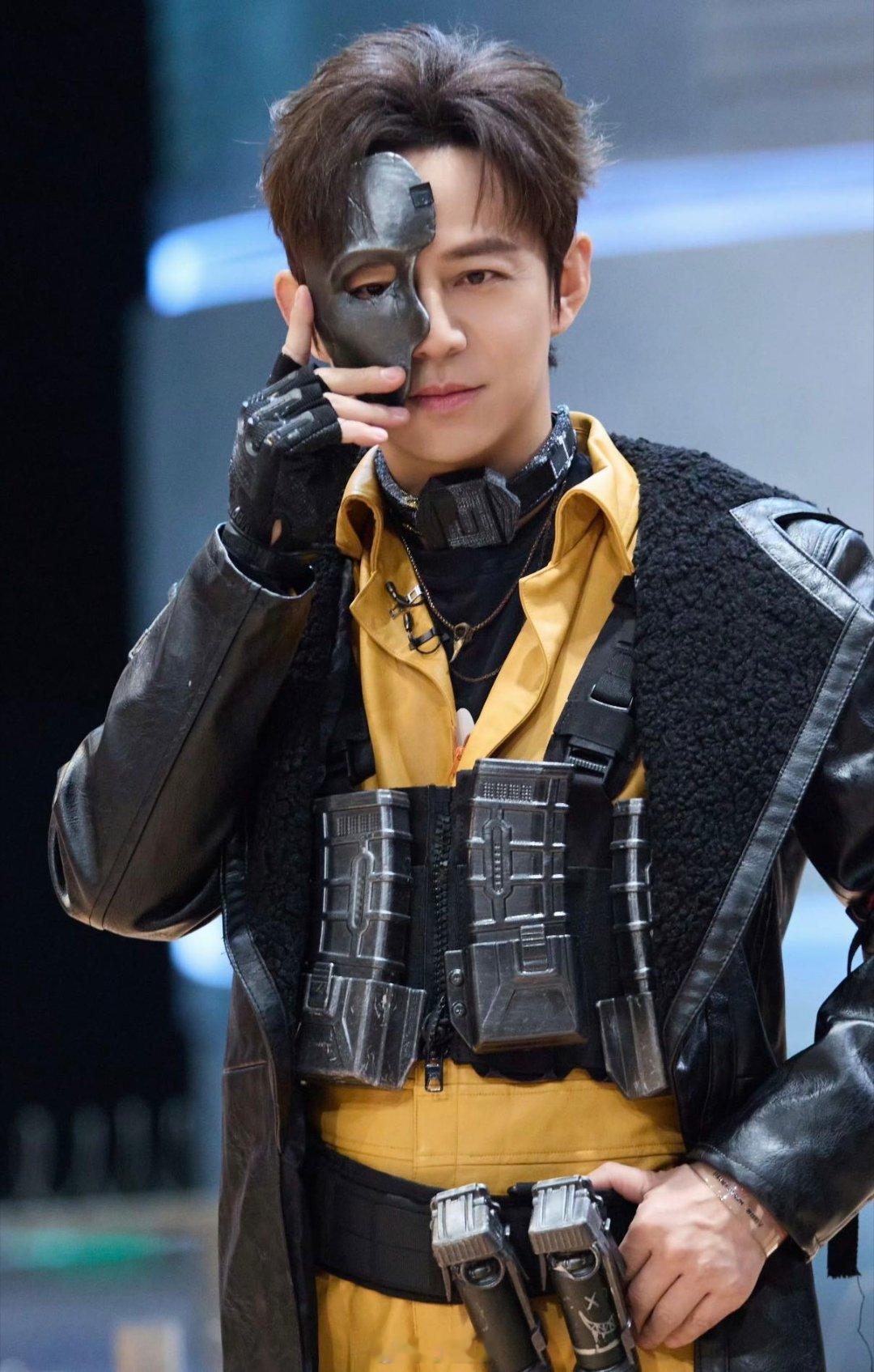 何老师本来破案就烦大侦探何炅破案正烦着呢，魏晨魏大勋陈哲远还故意捣乱，何老师嘴上