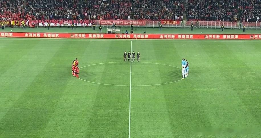 英雄回家！4月22日，第十三批12位在韩中国人民志愿军烈士遗骸及相关遗物回归祖国