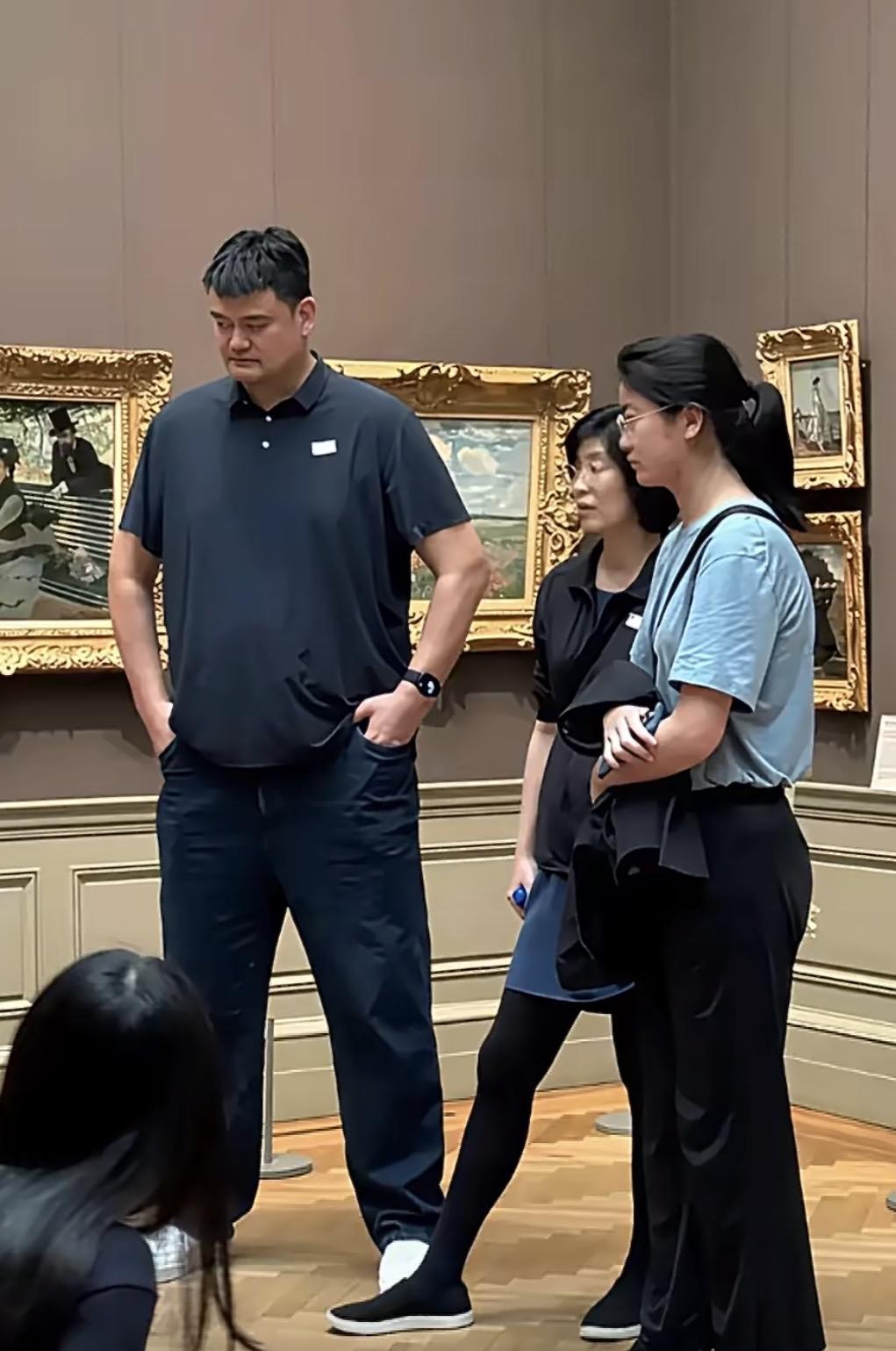 姚沁蕾：今天出门又有人问我，你以后打不打女篮。

姚明：你咋回的？

姚沁蕾：我