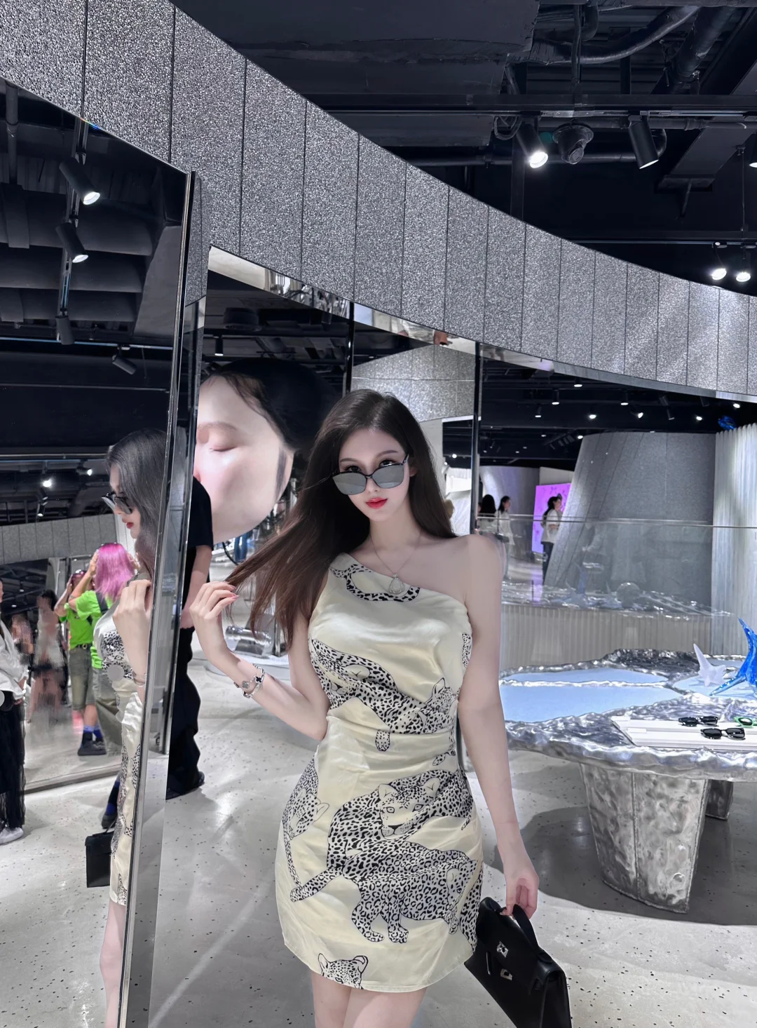 🕶️