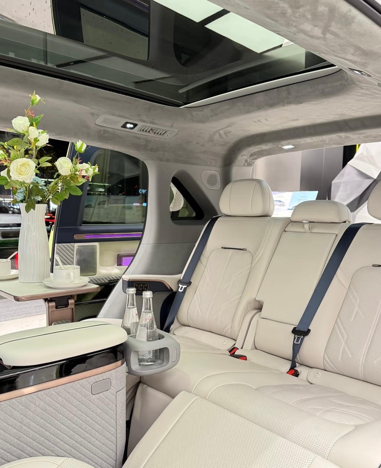 油车内饰好看还是电车内饰好看？最近和朋友聊到这个话题，感觉根本辩不出输赢像我朋友