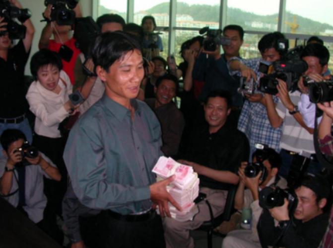 陈贤壮当年获悉了马加爵的行踪，果断出手举报，当小马哥被抓获以后，陈贤壮也顺利获得
