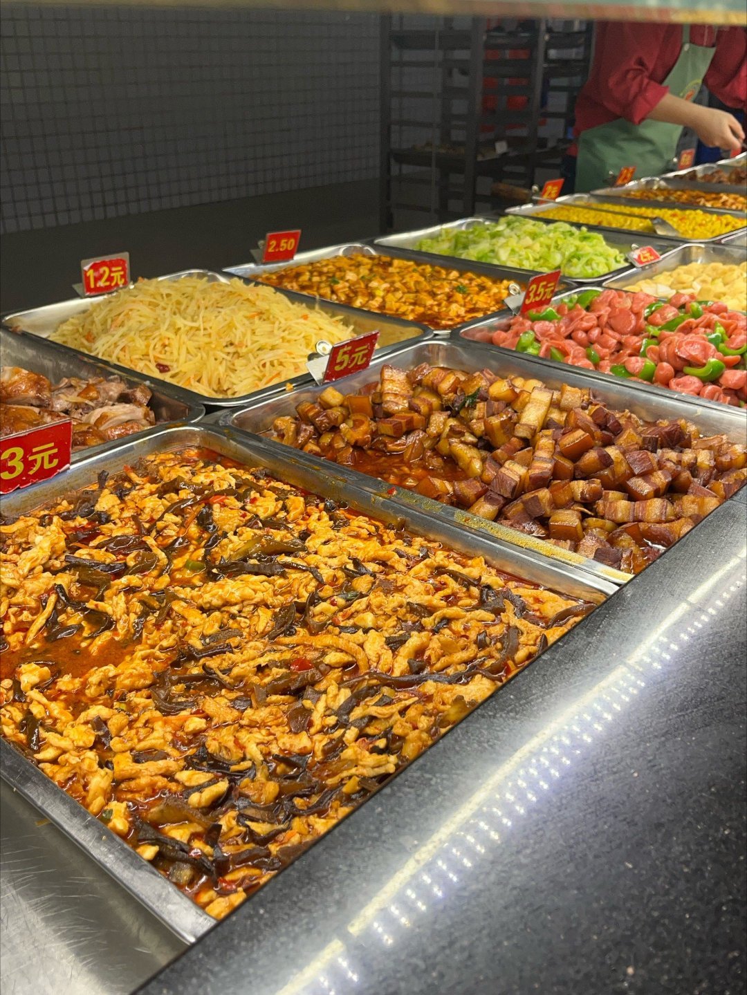 特别讨厌食堂的标语食堂最奇怪的地方还是你觉得好吃的店，一段时间就倒了，你觉得不好