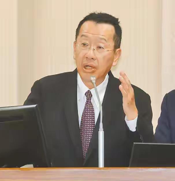 近日，台防务部门负责人顾立雄宣称，因所谓资安风险，将跟随台数位部立场，全面禁止民