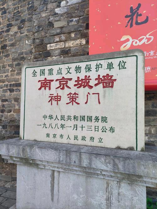 日本首相当众下跪，却跪错了地方！

5月4日，高市早苗在澳洲战争纪念馆，对着无名