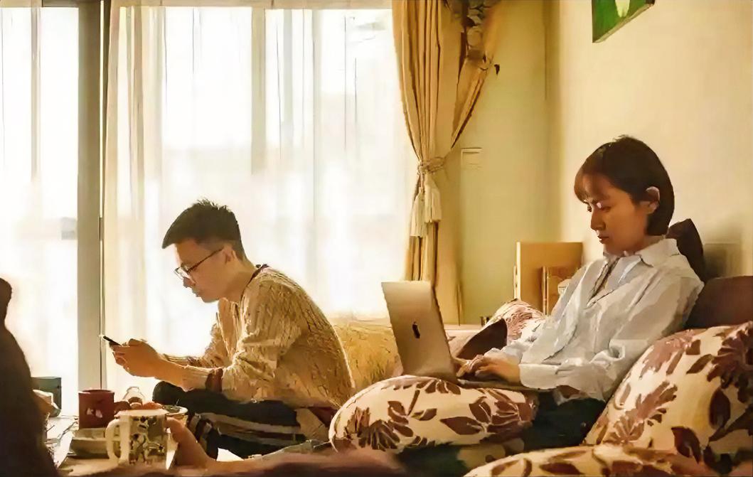 “玻璃罩夫妻”一种假性亲密关系

“结婚十几年，孩子也生了，可我发现，我们根本不