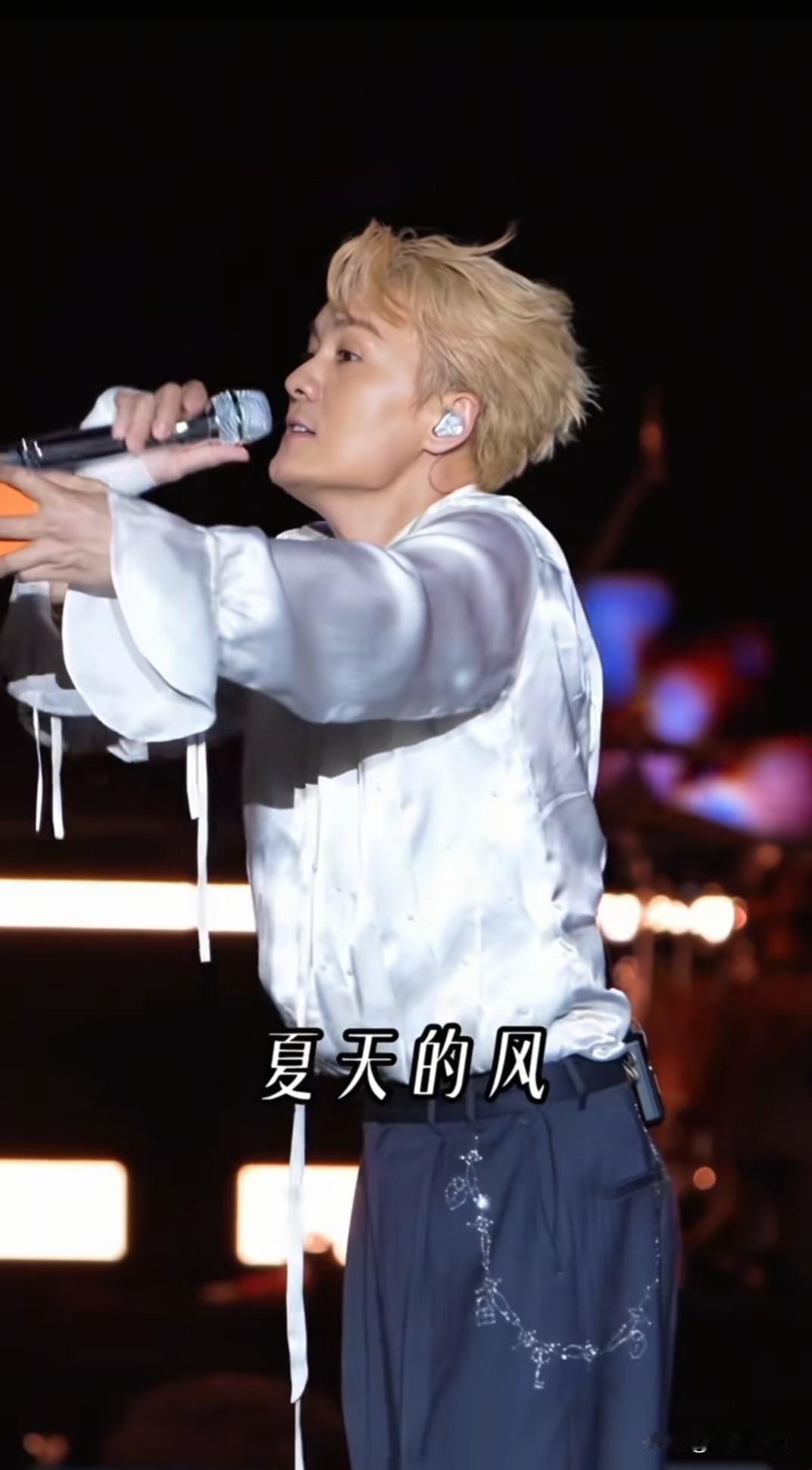 吴克群，这波操作太暖了！

5月17日，《声名大造SUPER LIVE》兰州演唱