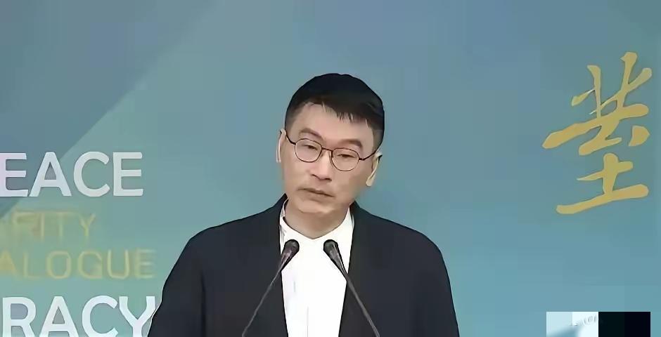台湾“陆委会发言人梁文杰讥笑：“大陆说统一后要帮台湾建环台高铁和高速公路，其实我