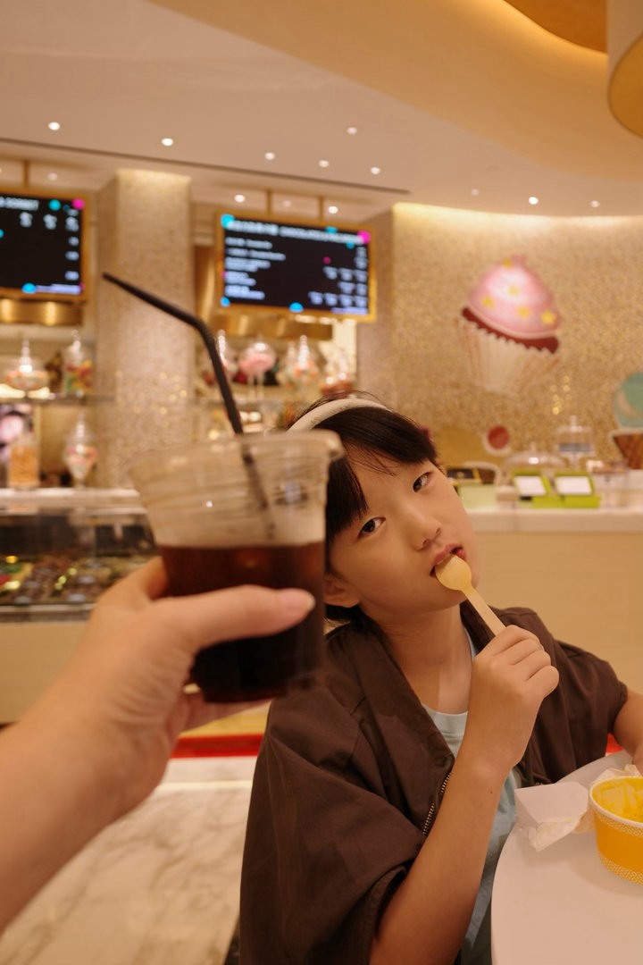 暑假结束前带我悦闪现澳门，明天陪她去看她爱豆的演唱会，我可真是个哆啦A妈呀！ ​