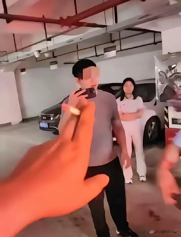长沙市联合调查组通报来了，占车位事件的关键人物雷某某。也就是彭某某的男朋友，同体