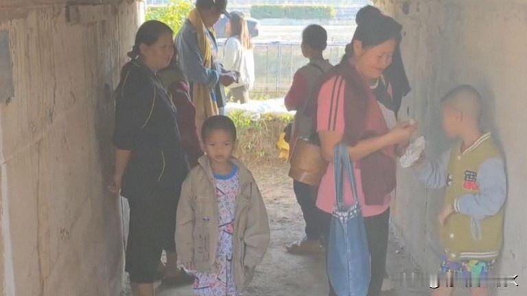 泰国与柬埔寨边境的新一轮战斗导致数万人逃离
据柬埔寨军方称，柬埔寨已有20名平民