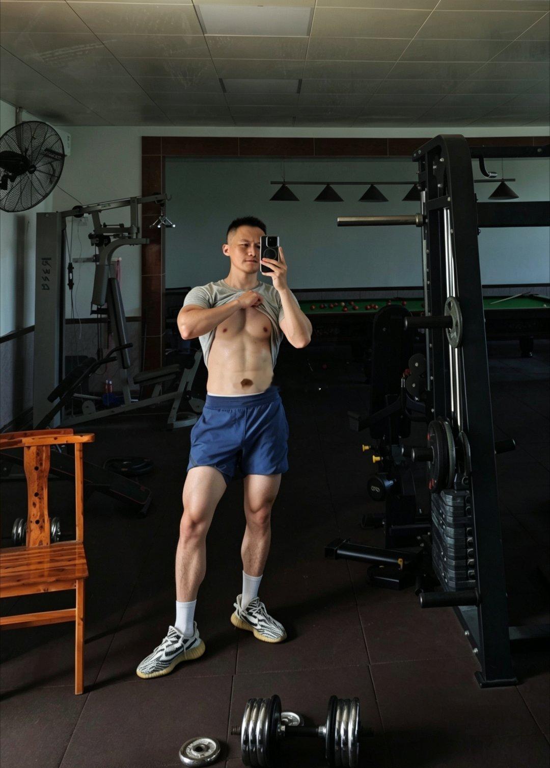 TOP演唱会座位这是啥组合团体。现在想想tfboys都是小叔叔了。我们更是老爷爷