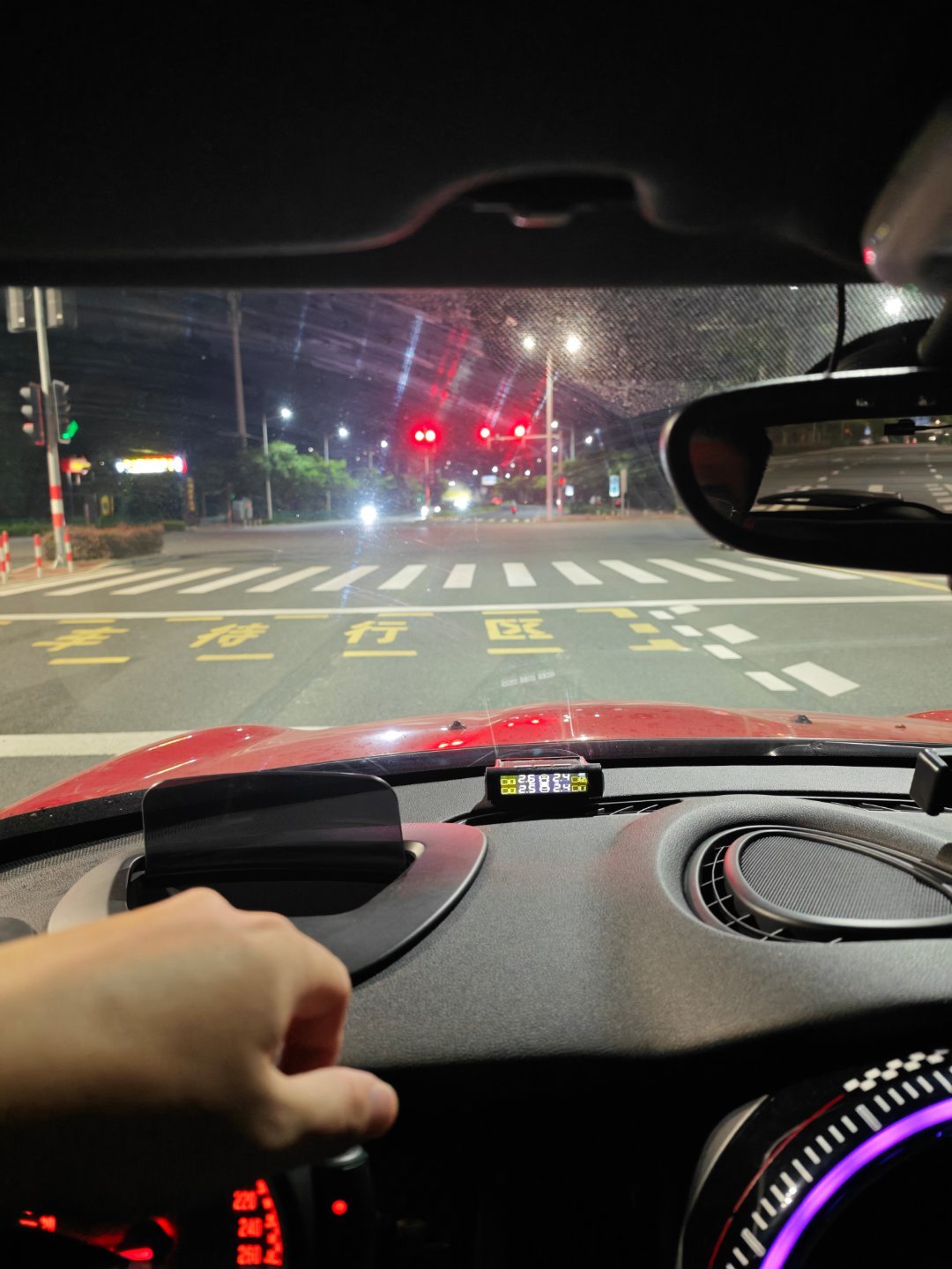 大晚上去公司拿电脑和相机，冲刺冲刺去上海