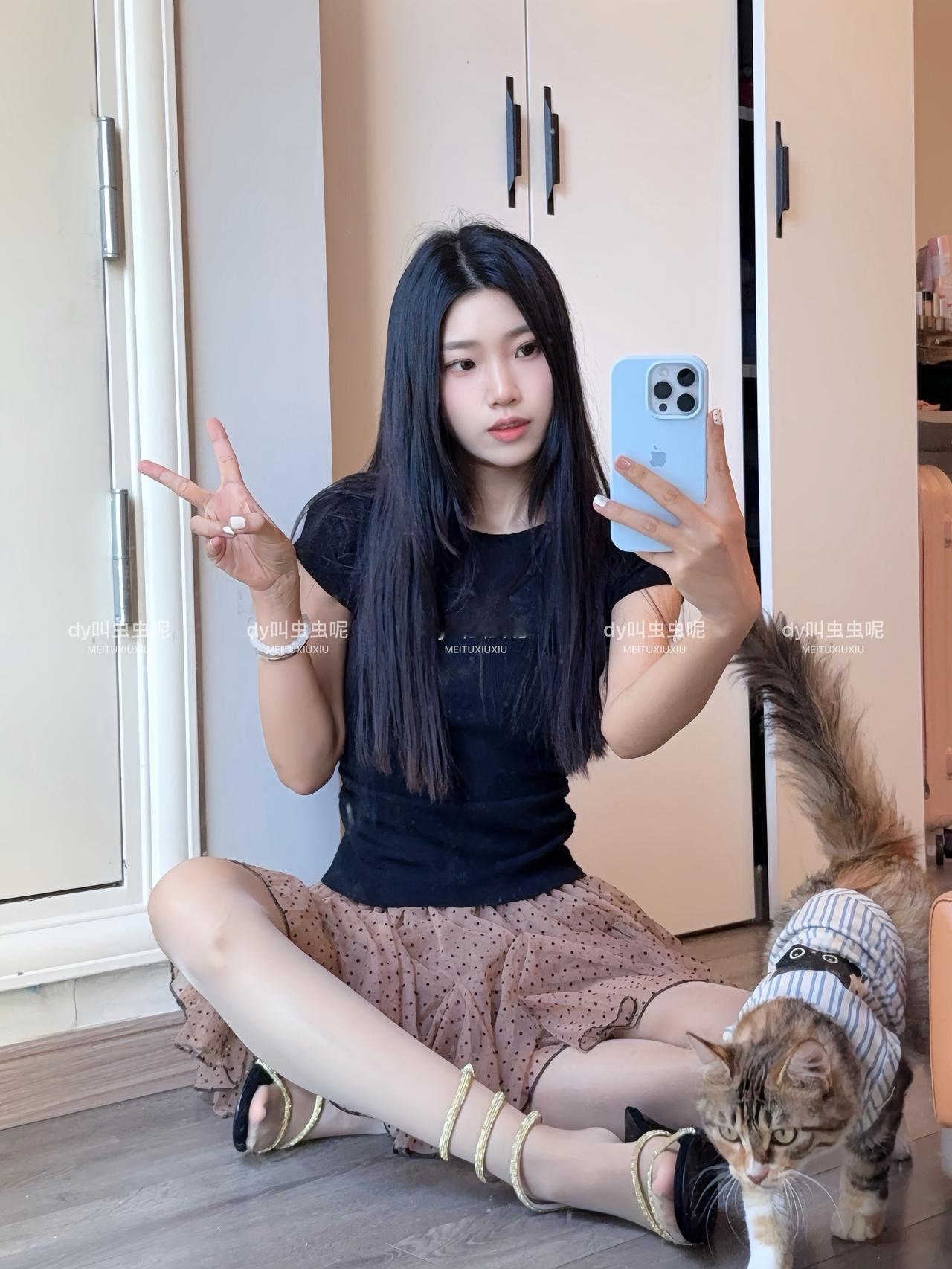 在她心上太痛了绫LingTouch绫LING映  室内温柔ootd