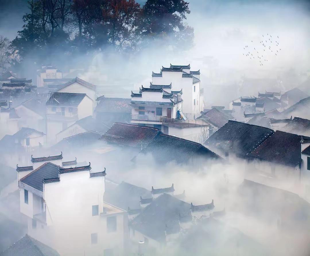 思乡。思乡，是一种说不出的痛思乡，是一种了不断的情小时是家乡，天天守着你；长大成