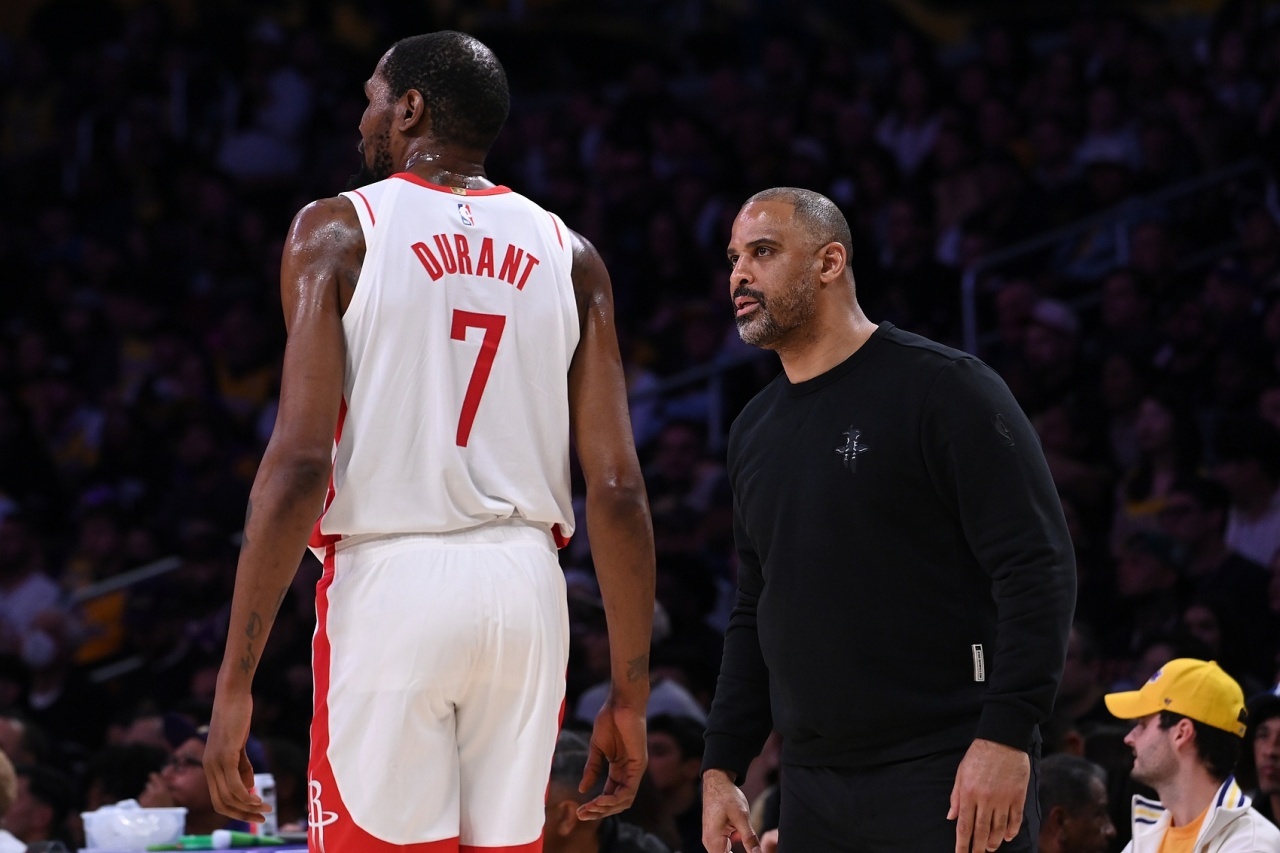 KD拯救不了乌杜卡。电风扇出场的机会来了。这场比赛依然五五开如果火箭七子申京汤普