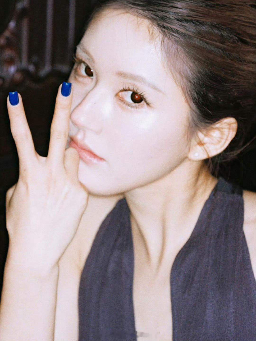 摄影师发的赵露思 