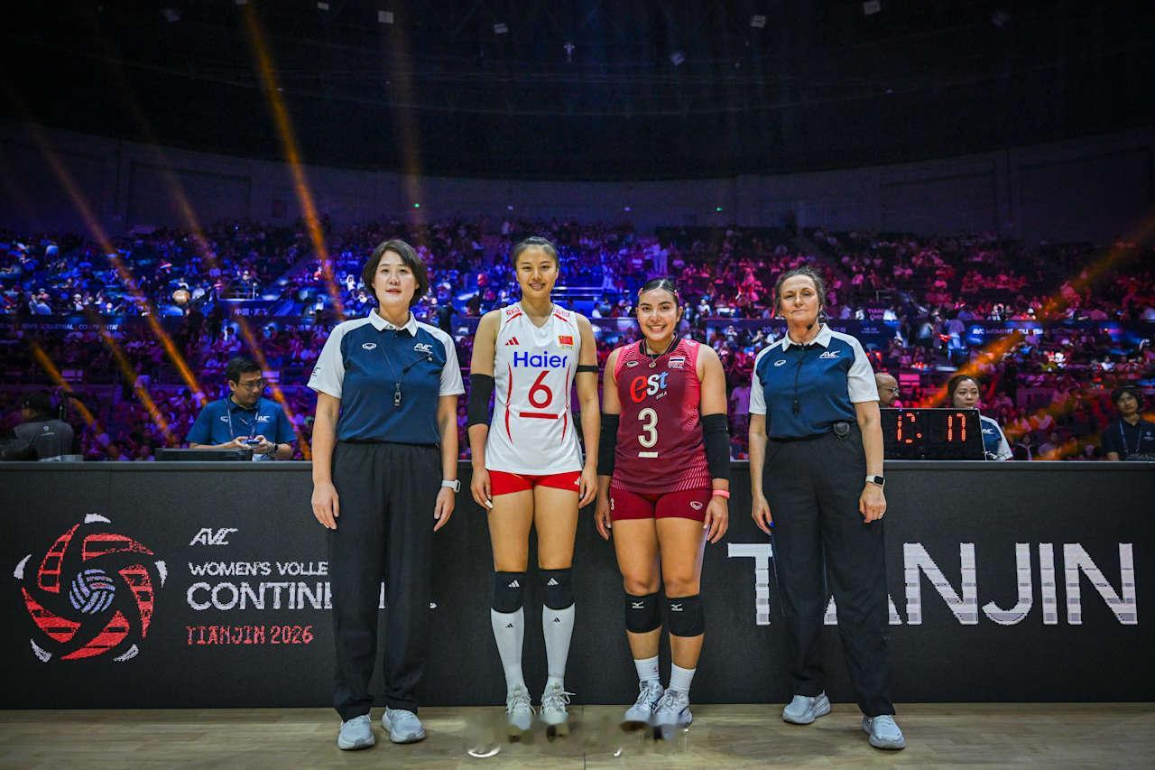 2026年女排亚锦赛决赛中国女排1比1泰国女排（20-25 25-11）2026