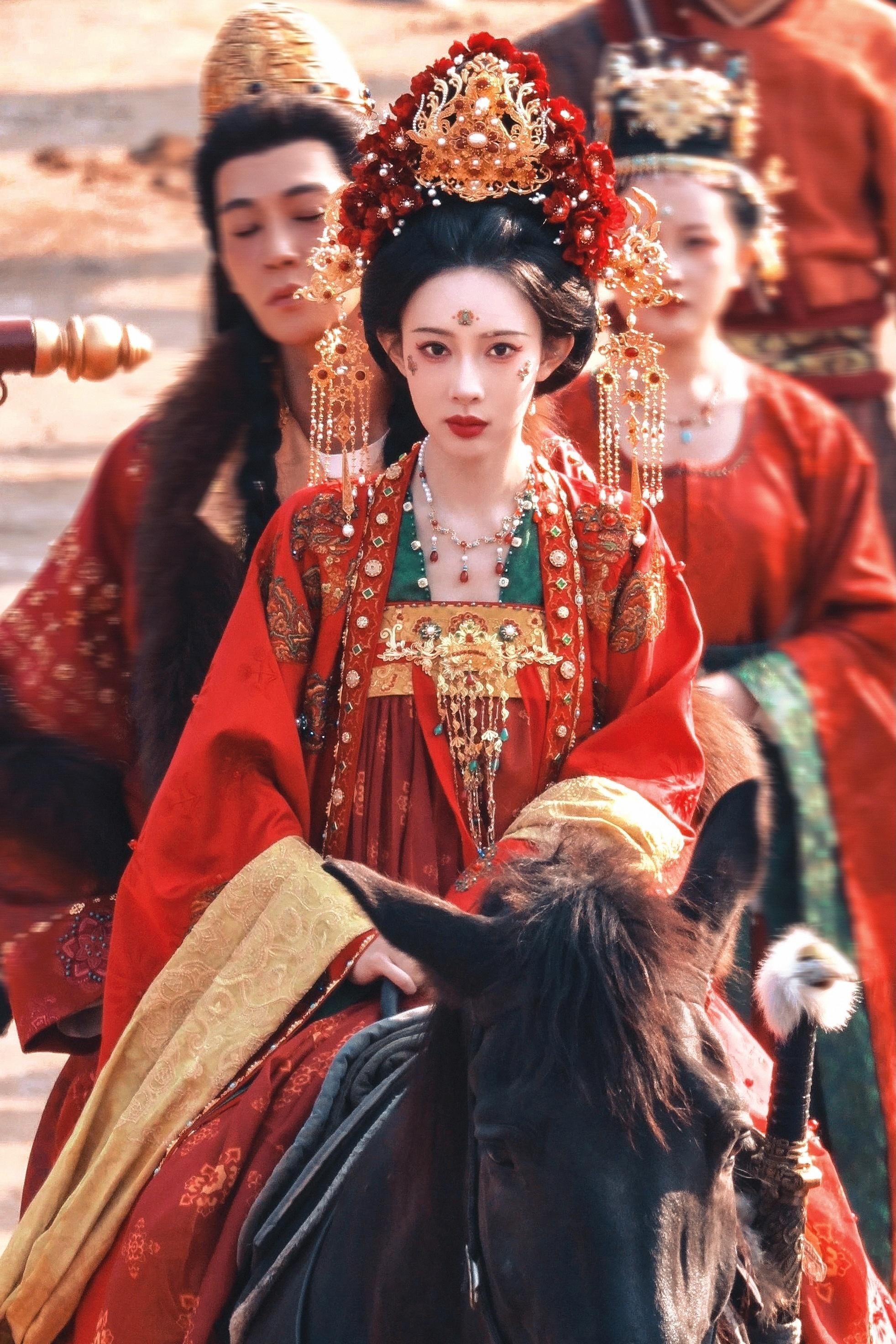 红绿嫁衣～～～ 《尚公主》暮晚摇☽ 红绿嫁衣+花钿 