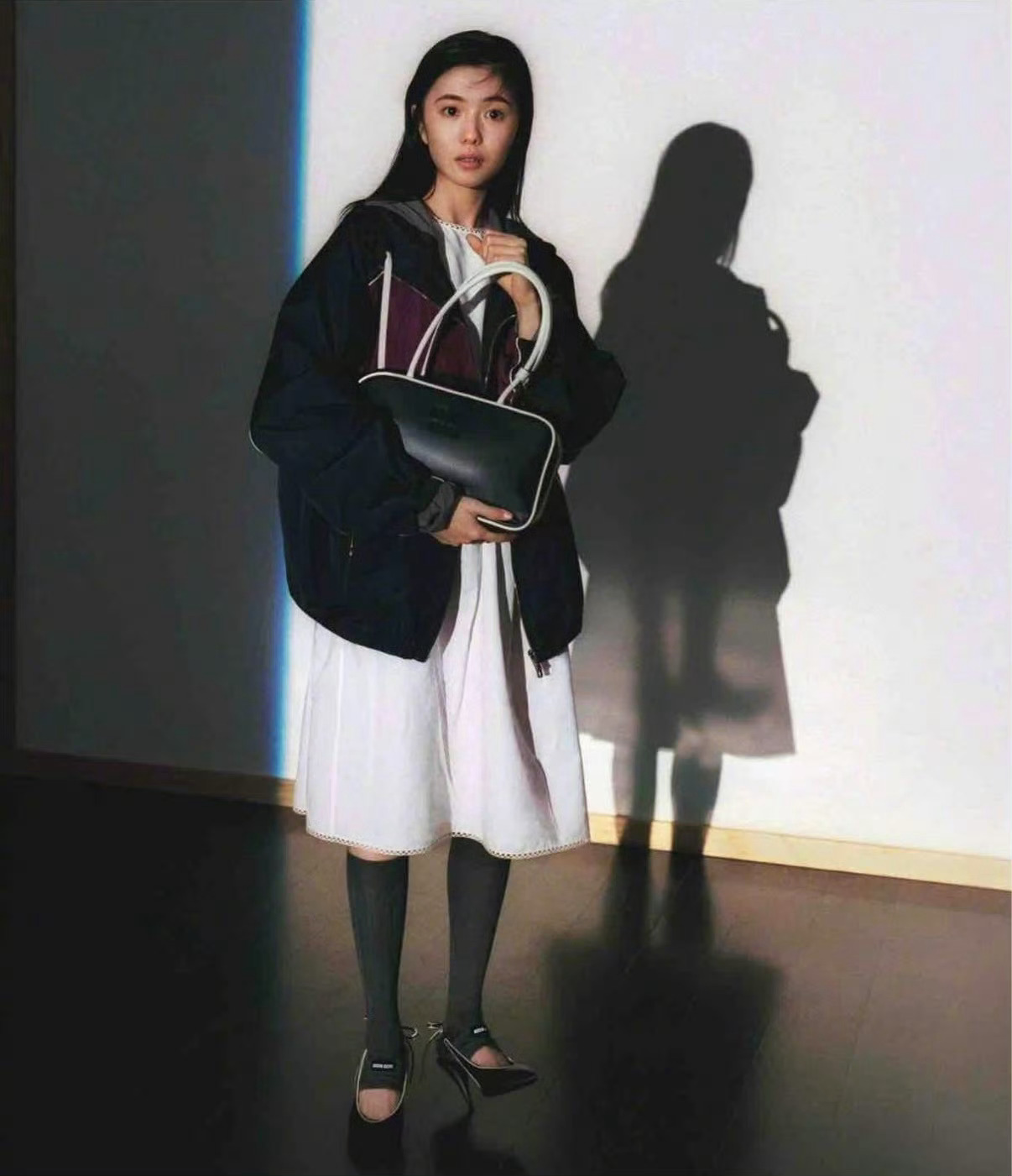 miumiu陷害女明星要么是这些时尚品牌黔驴技穷了要刻意制造不同凸显时尚感要么就