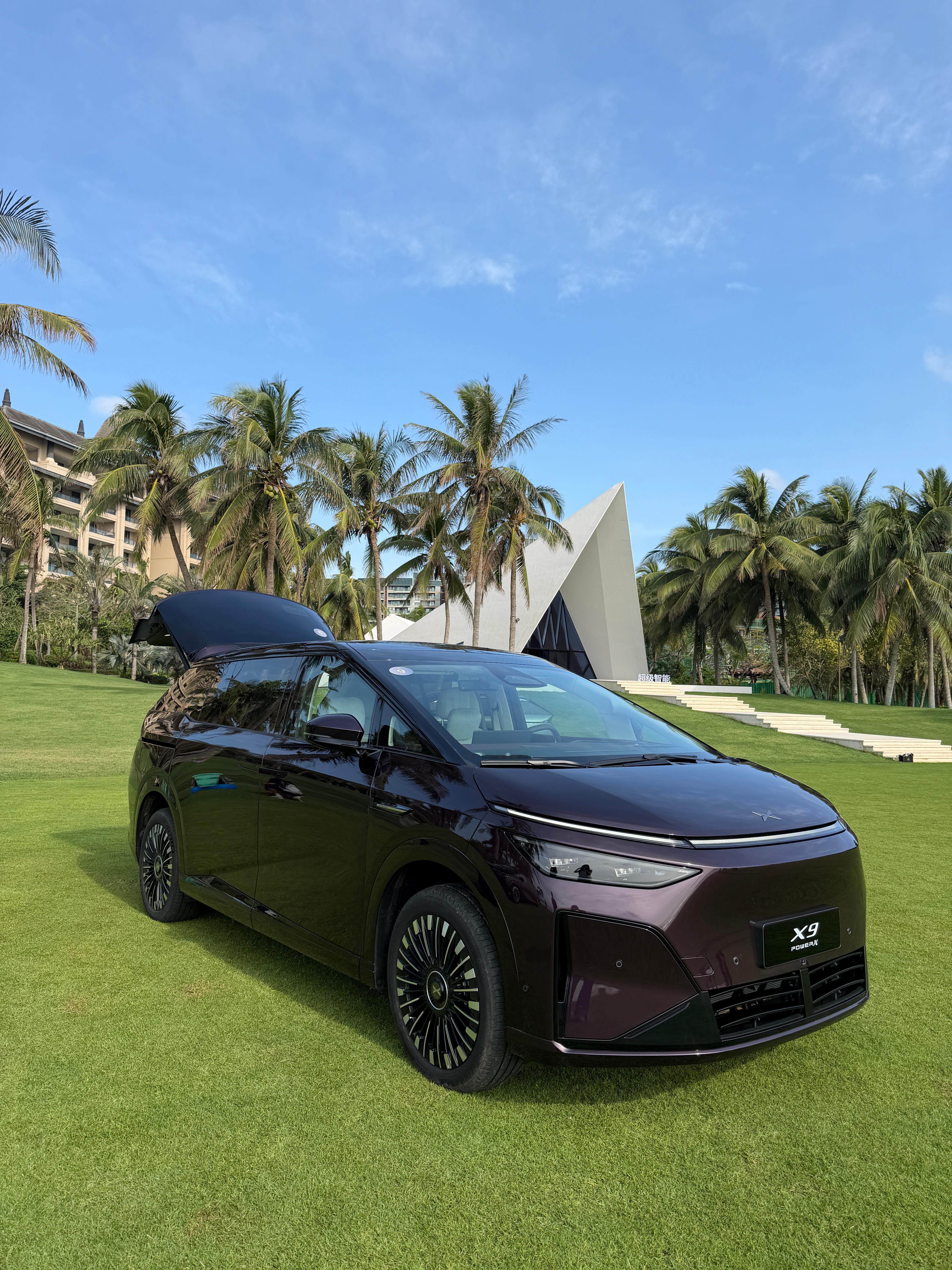 最近在考虑给家里换台家庭车！！刚好有机会来体验一下小鹏X9增程版啦！！纯电四百多