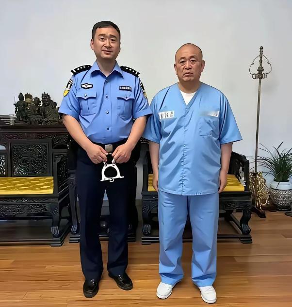 不出意外的话
以后没有少林寺方丈、住持的释永信了
只有凡夫俗子刘应成了…

不知