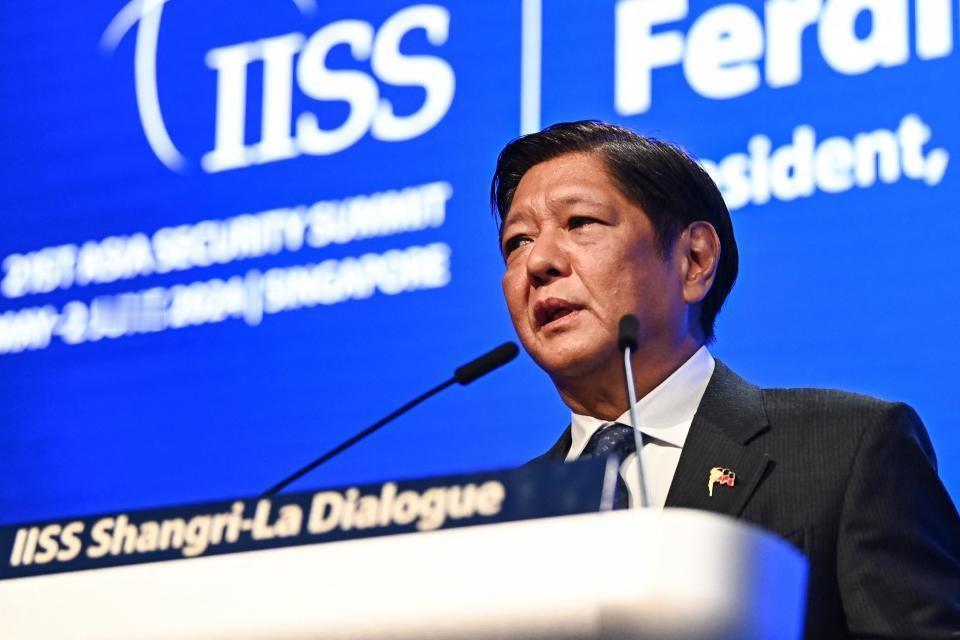 收下中国26万桶柴油转头就改岛名？马科斯：中国帮大忙，想谈合作

菲律宾这段时间