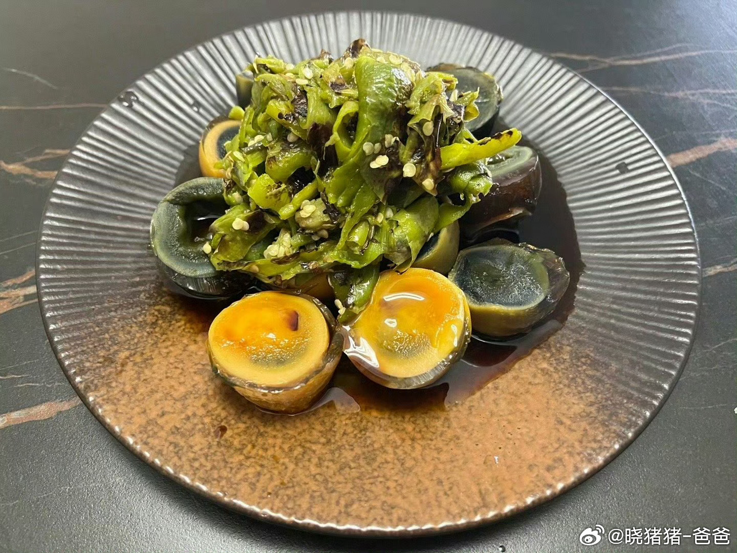 皮蛋、变蛋，搭配烧椒夏季时令菜。 