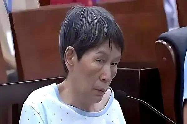 尤其拐卖儿童应当与公开抢劫银行同罪！可以当场击毙，
      因为孩子就等于一