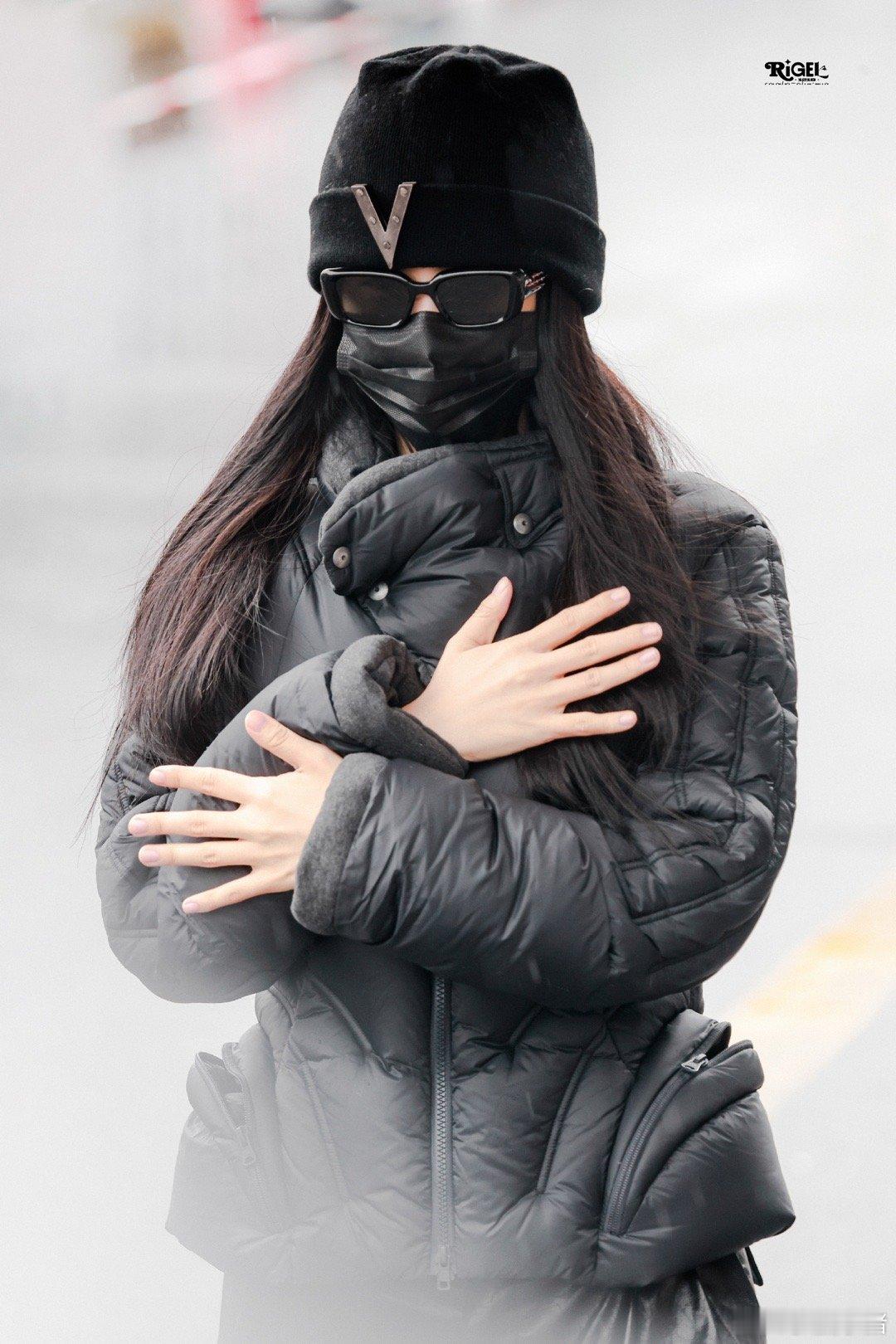 虞书欣﻿《云初令》今日上班饭拍，舒心祝大家除夕快乐