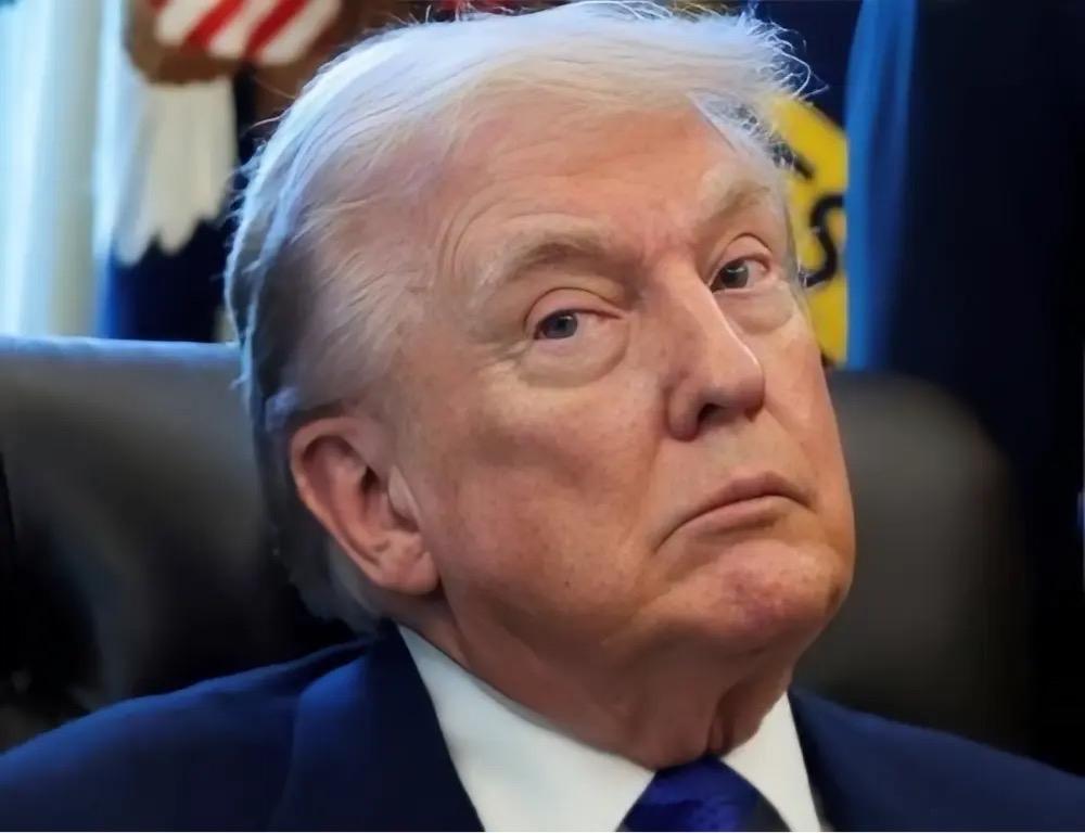 坐不住了！特朗普突然提前访华，背后全是美国的难言之隐

    特朗普彻底急了，