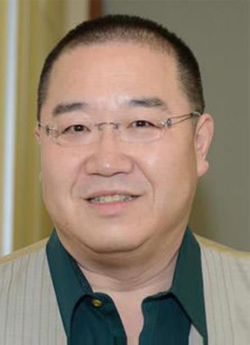 28年过去了，当初英达扔给巴图的回旋镖，如今终于扎在了自己身上。当初英达与宋丹丹