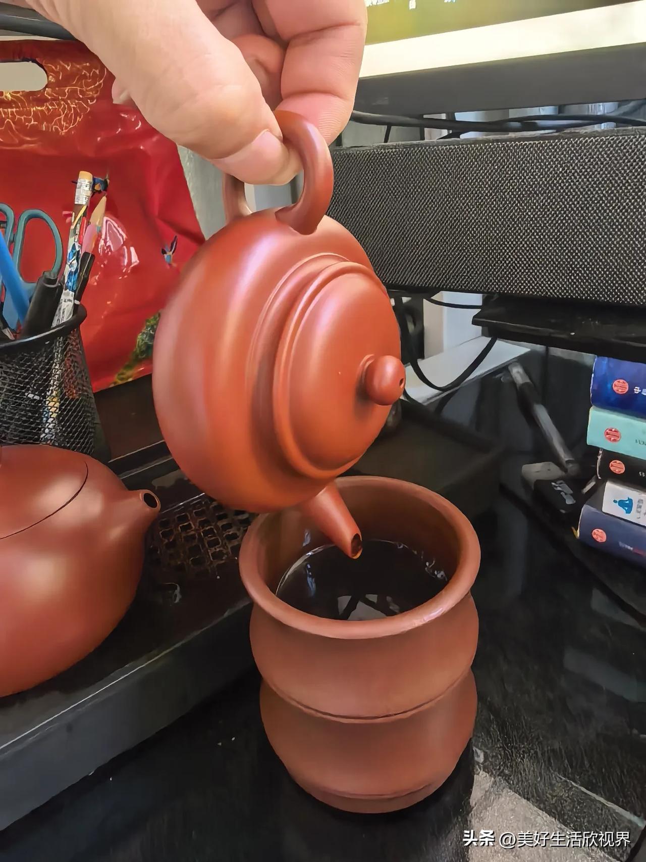 被误会的时候，他们只是把话咽回去。
有些事说三遍也说不圆，越解释越乱。
古人讲沉